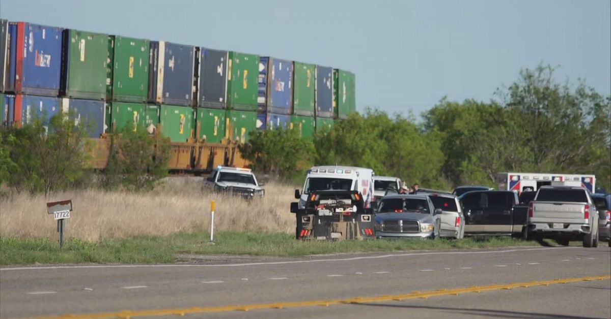 17 Migrants Found Trapped in Train Car