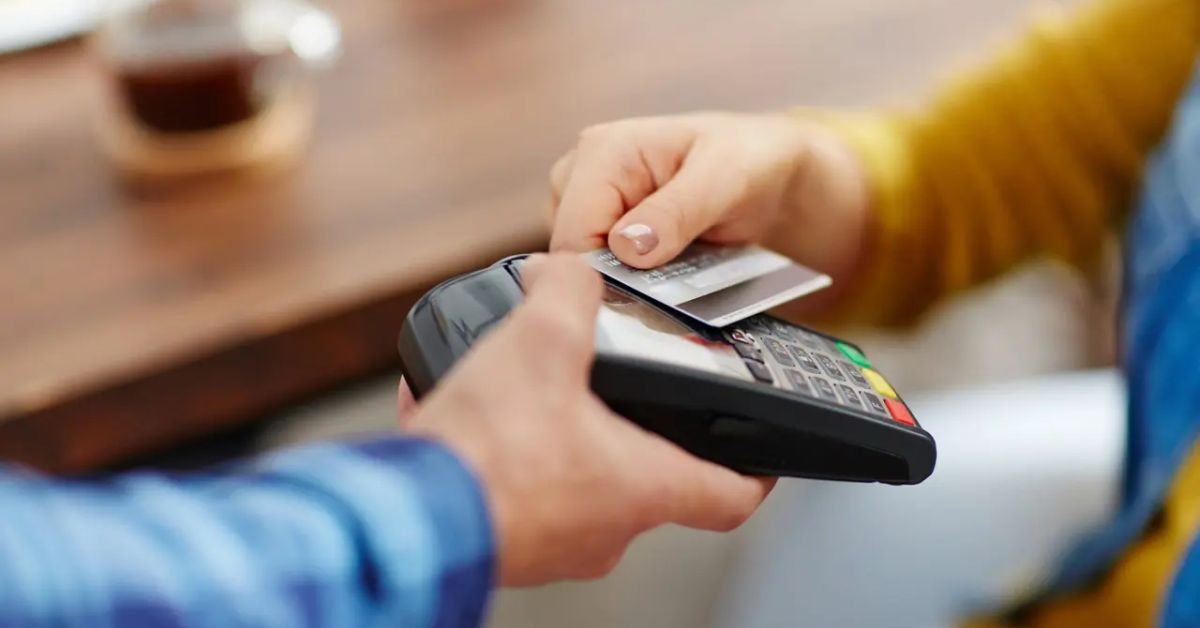 Here Are Five Reasons You Should Never Use a Debit Card 